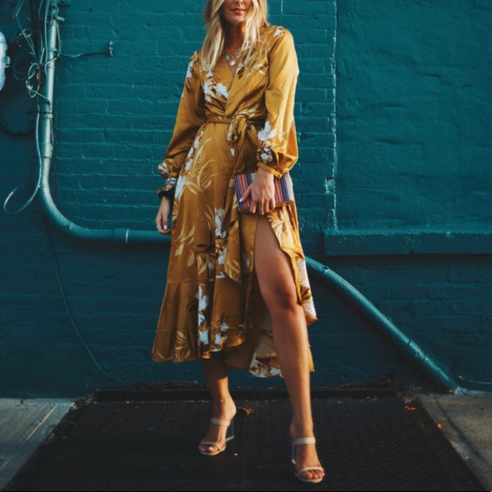 EXPRESS Rocky Barnes Satin Floral Kimono